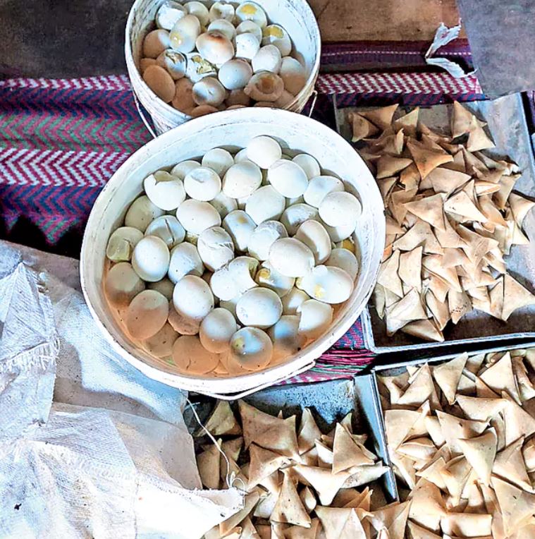 హైదరాబాద్‌లో కల్తీ సమోసా తయారీ కేంద్రం గుట్టురట్టు