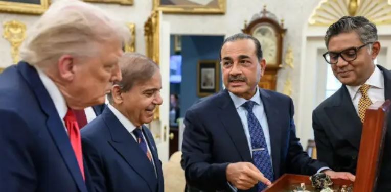 ట్రంప్ తో డబుల్ గేమ్ అడుతున్న మునీర్..?