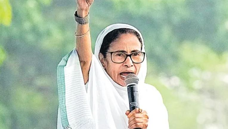 ఓటర్ల జాబితాలను తారుమారు చేయిస్తున్న మోదీ: మమత