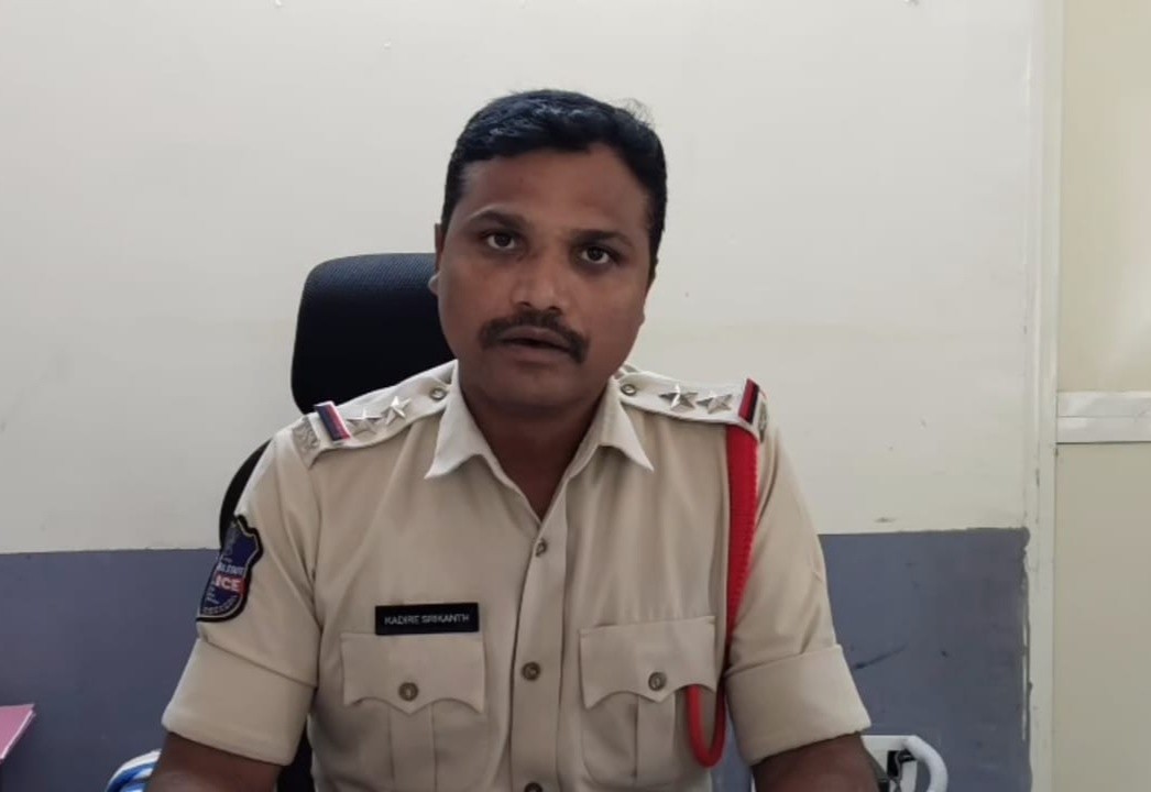 POLICE TORTURE: జమ్మికుంట ఎస్సైపై లైంగిక దాడి కేసు నమోదు