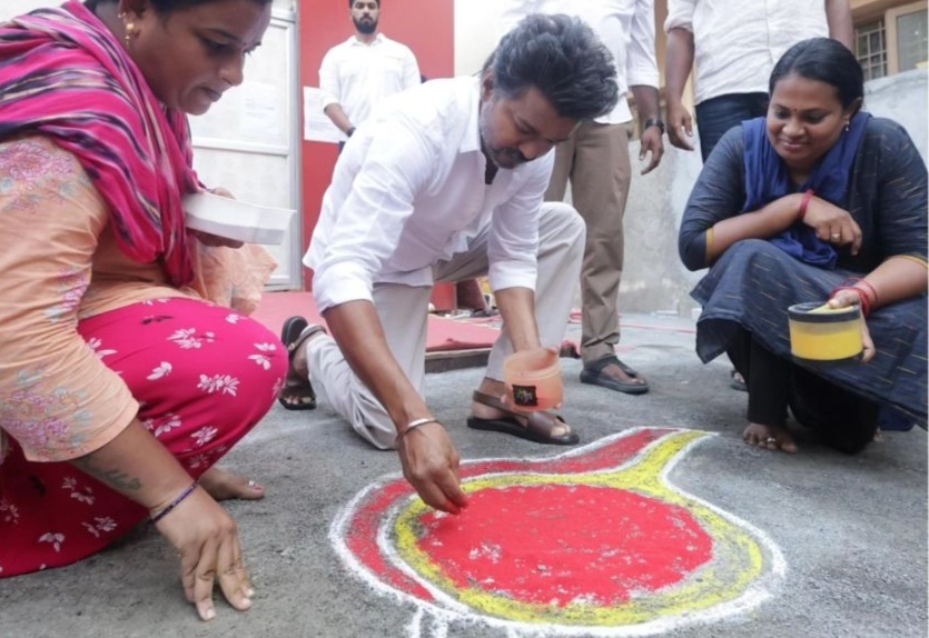 విజిల్‌ ముగ్గు వేసిన టీవీకే చీఫ్ విజయ్‌