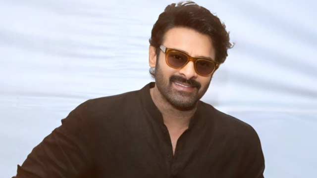  నెట్టింట హల్ చల్ చేస్తున్న..ప్రభాస్ కొత్త లుక్:  