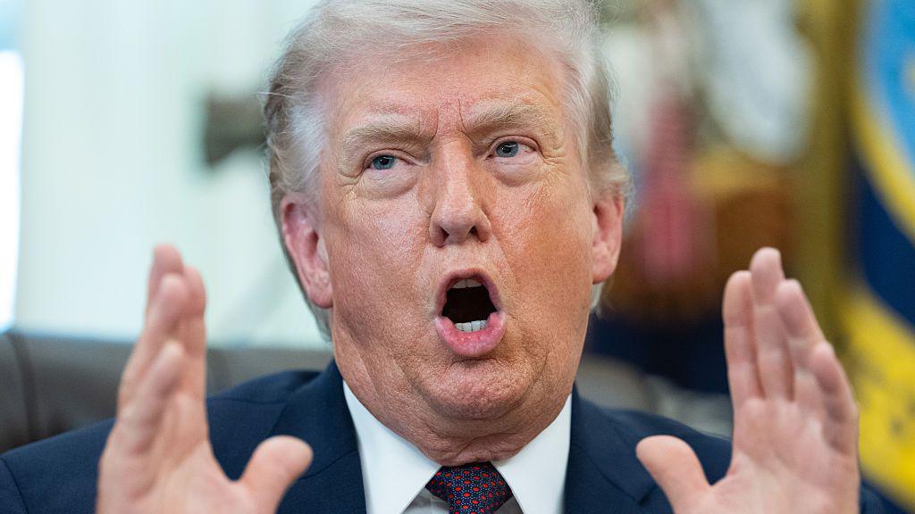 ట్రంప్ కు తిక్క రేగిందా! బిగ్ షాట్స్ ను మార్చేస్తున్నారా!