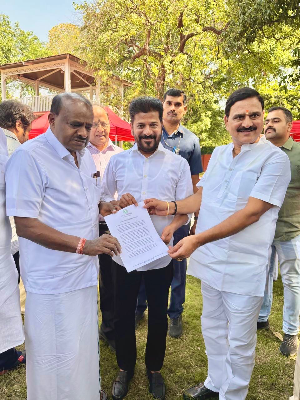 REQUEST: బ‌య్యారంలో గ్రీన్ స్టీల్ ప్లాంట్ నెల‌కొల్పండి