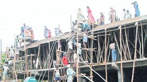 "భవన నిర్మాణ కార్మికులకు వరం.. మంత్రి వివేక్ వరాల జల్లు!"