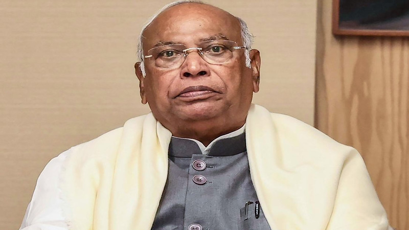 అది ప్రధాని ప్రసంగమా? బీజేపీ ఎన్నికల ప్రచారమా? ఖర్గే ఆగ్రహం!