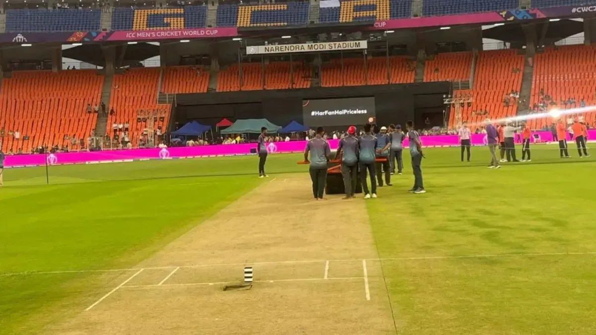 రెడ్ సాయిల్ పిచ్.. పరుగుల జాతర