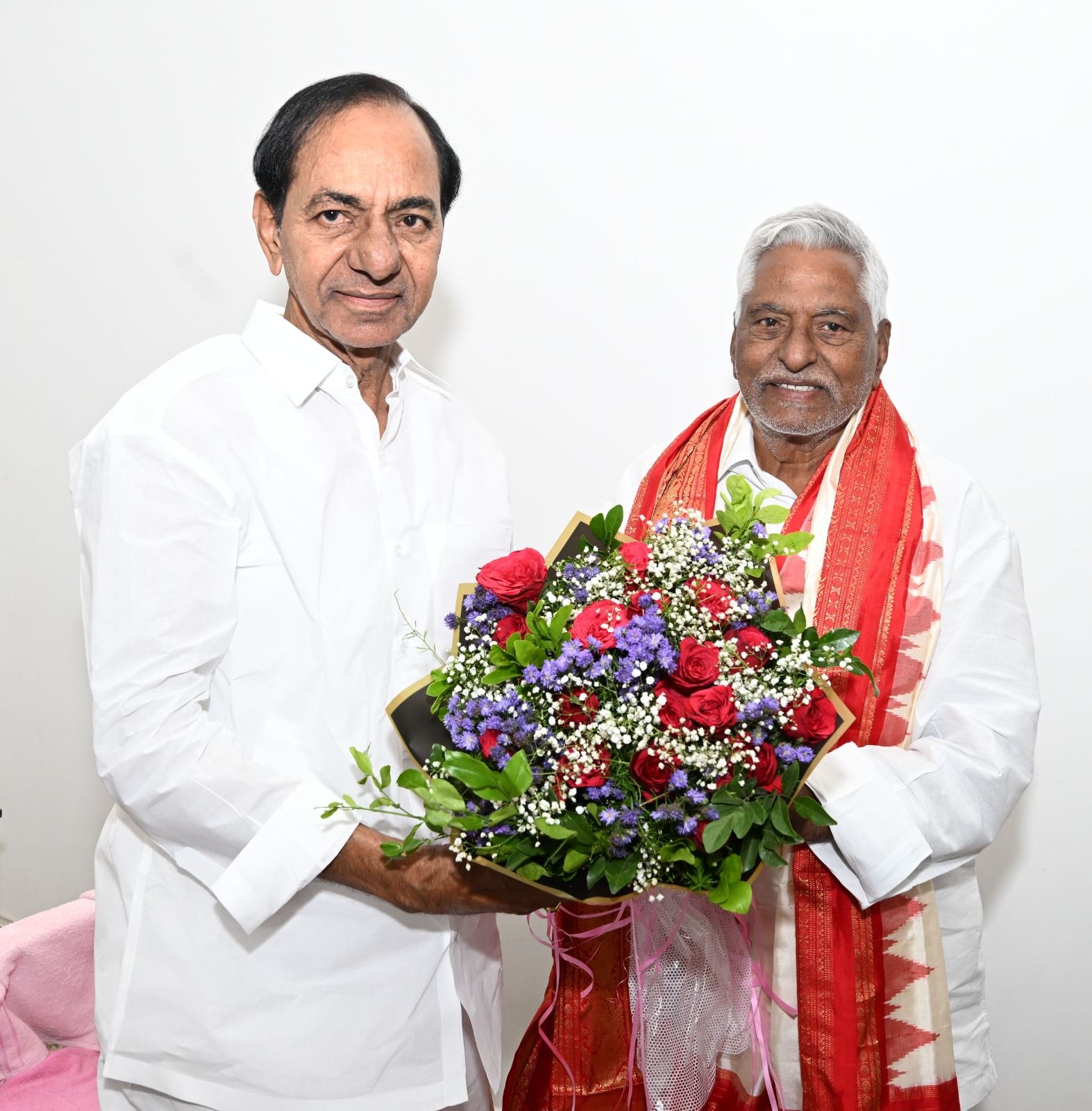 BRS STRATEGY: ప్రజల్లోకి కేసీఆర్ : గులాబీ సెంటిమెంటు (2)