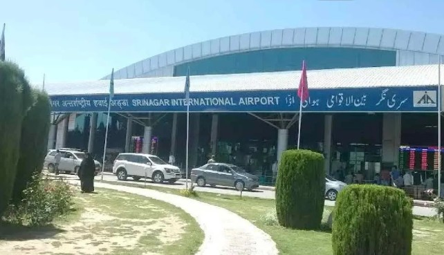 శాటిలైట్ ఫోన్లతో పట్టుబడ్డ అమెరికన్స్