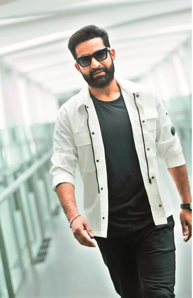  ఎన్టీఆర్‌ పుట్టినరోజు..అభిమానులకి గిఫ్ట్‌లే..గిఫ్ట్‌లు