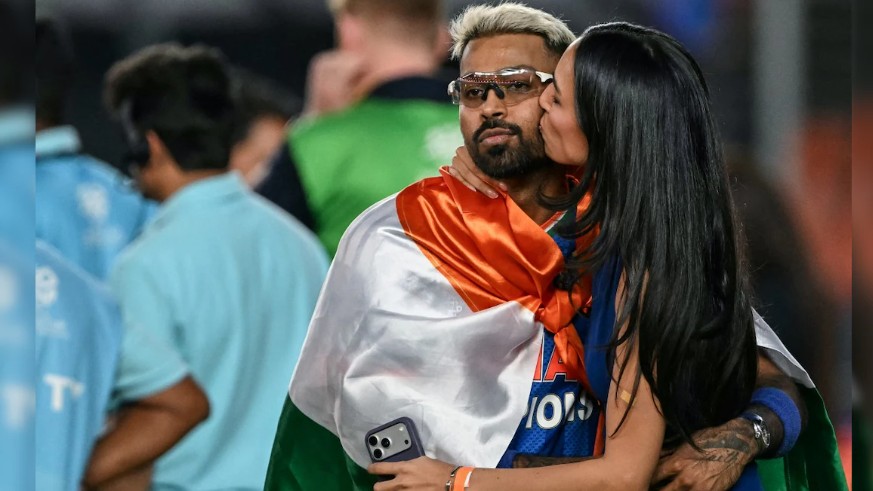 హార్దిక్ పాండ్యాపై పోలీసులకు ఫిర్యాదు.. 