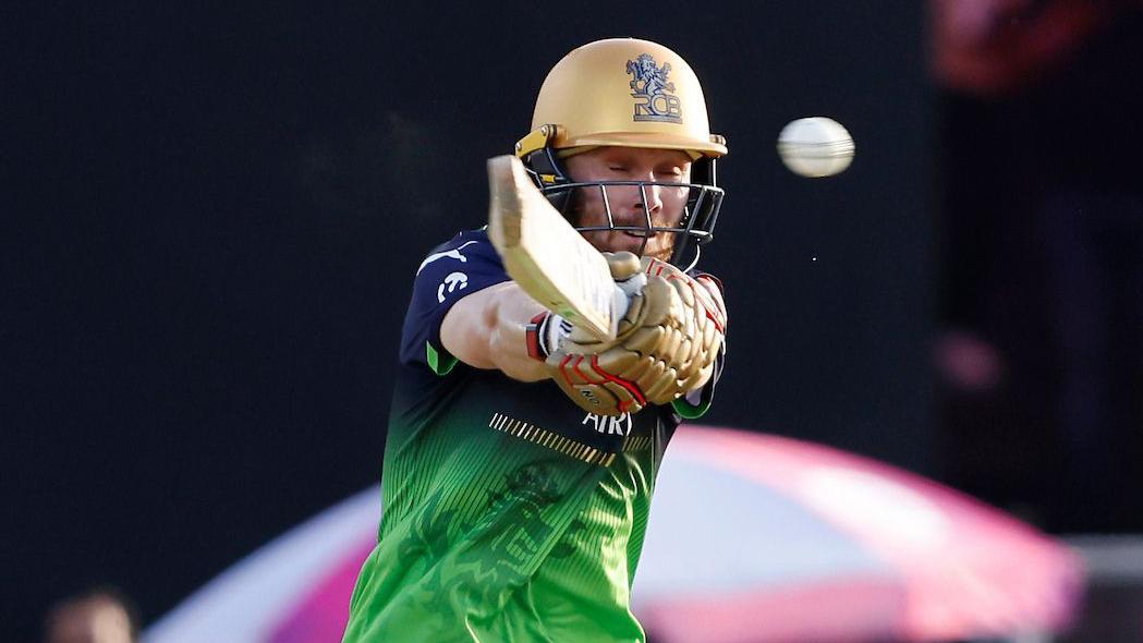 ఆర్సీబీ దూకుడుకు చెక్ పెట్టిన కుల్దీప్ 